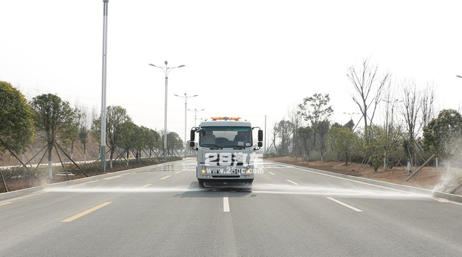 專底灑水車前沖 專底灑水車前沖