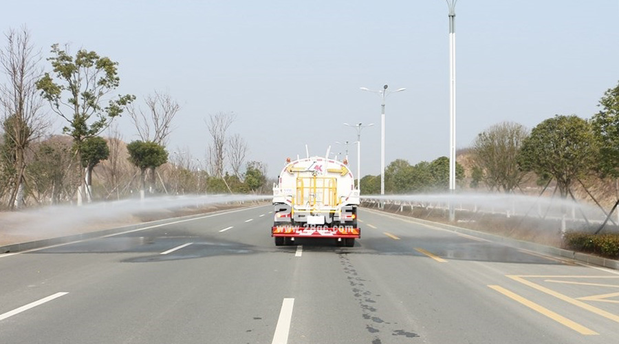 專底灑水車側(cè)噴 專底灑水車側(cè)噴