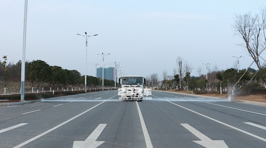 T3灑水車前沖 T3灑水車前沖