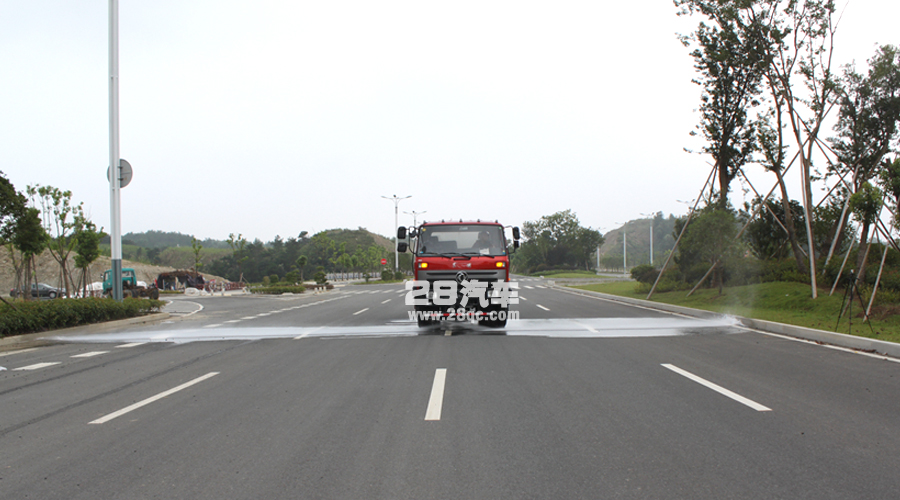 東風(fēng)20噸灑水車前沖 東風(fēng)20噸灑水車前沖