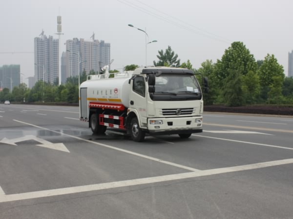 新東日牌YZR5110GPSL型綠化噴灑車